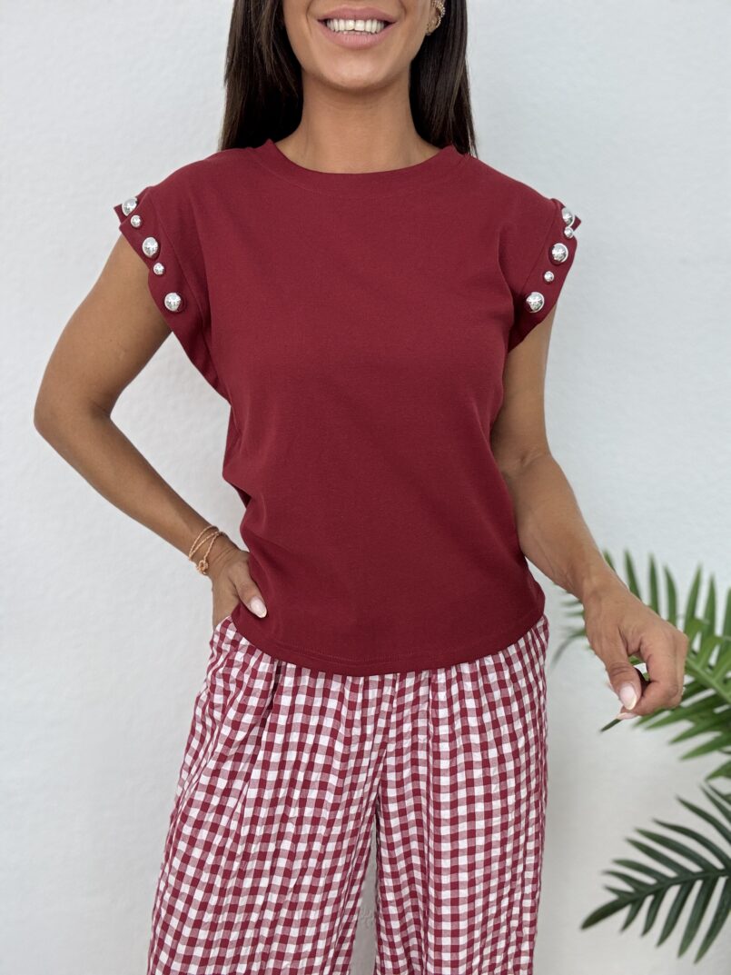 IMG_9527 (1) CAMISETA SIN MANGAS TACHAS ROJA
