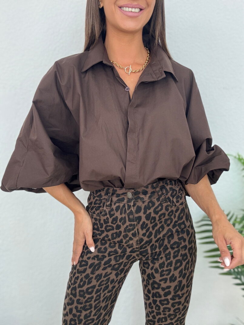 CAMISA ABULLONADA MARRON
