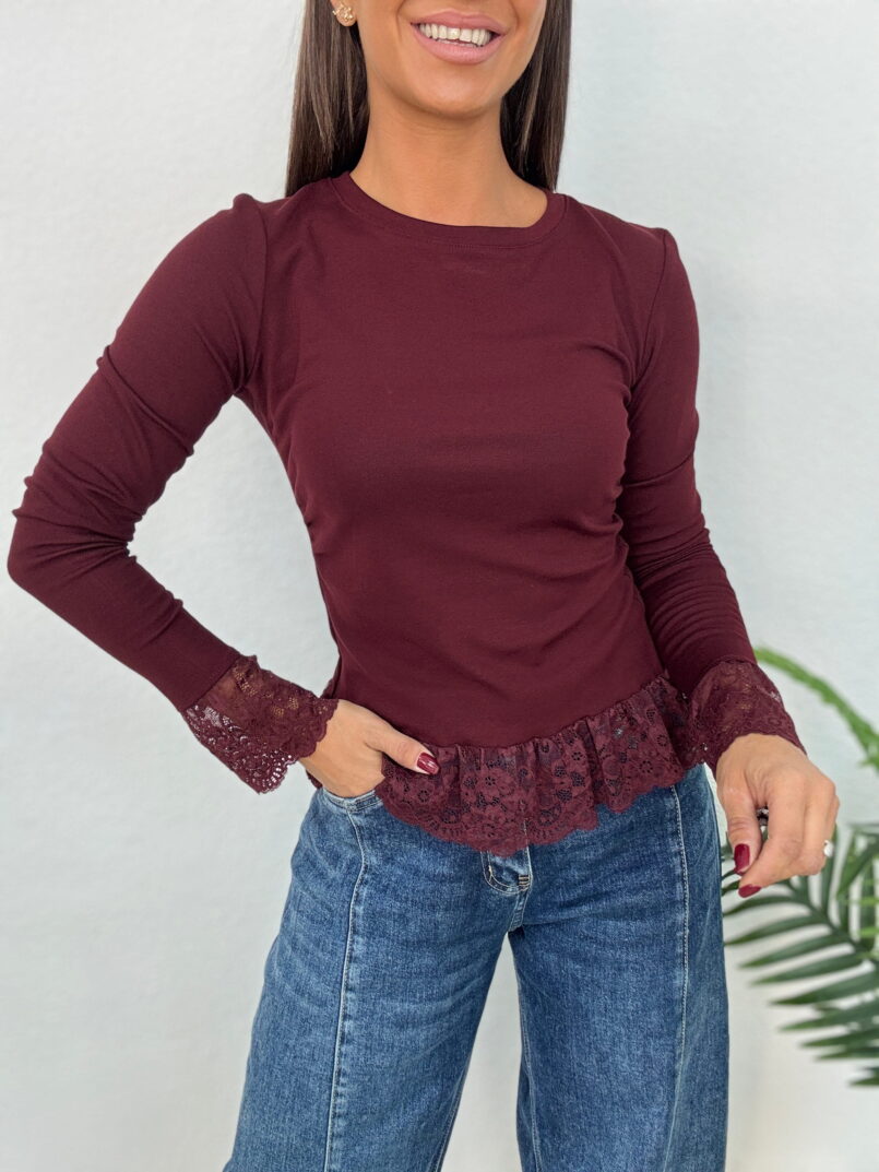 CAMISETA ENCAJE GRANATE